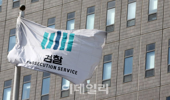 여자 화장실 들어간 남자 아나운서…"성적 목적" 檢 송치