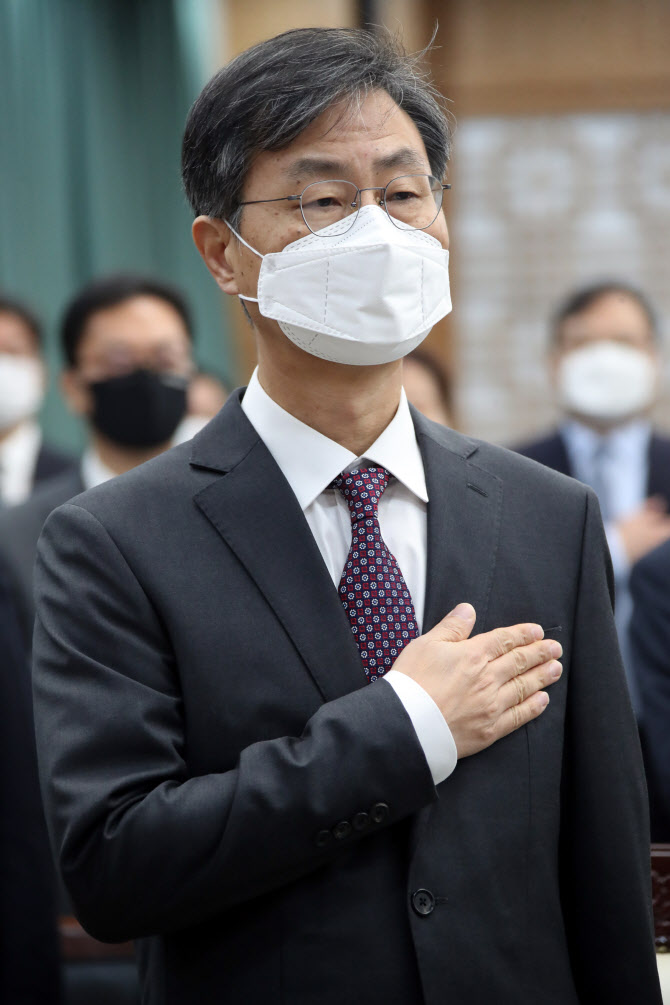 73년만 첫 내부 출신 감사원장 취임…"정치적 중립성" 첫 일성
