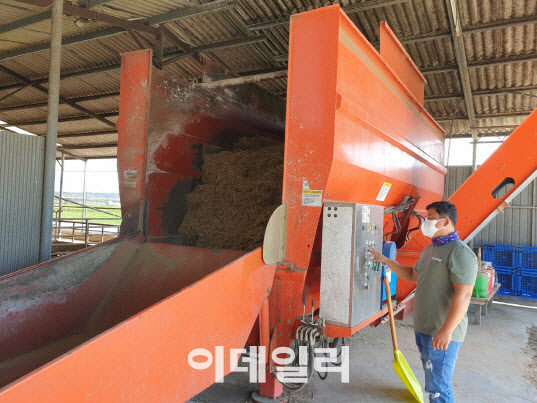 “국산 조사료 사용 늘리자”…농식품부·유관기관 업무협약