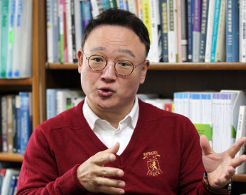 “이재명 기본소득 효과 없어…서비스복지 일자리 200만개 만들자"