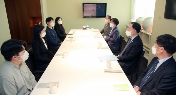 청년 만난 문승욱 "기후위기, 함께 고민해야 해법도 빨리 찾아"