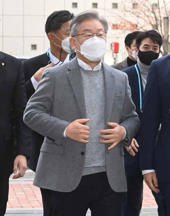 이재명 "반려동물 진료비 보험료 표준화…표준수가제 도입"