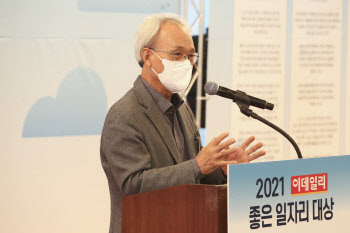 문성현 경사노위 위원장 "청년 일자리 위해 주거문제부터 풀어야"