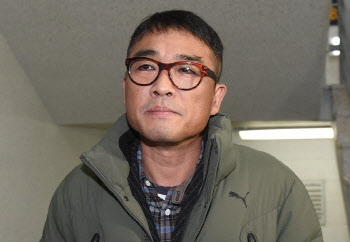 김건모 성폭행 고소인 “무혐의 어처구니없다, 항고할 것”