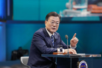 文대통령, BTS AMA 3관왕에 “이제 자신감·자부심 가져야”