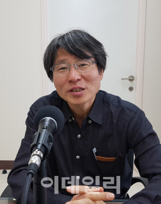 정유신 교수 "당국의 균형자 역할 중요"