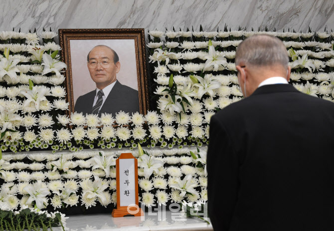 [포토]빈소 조문하는 반기문 전 총장