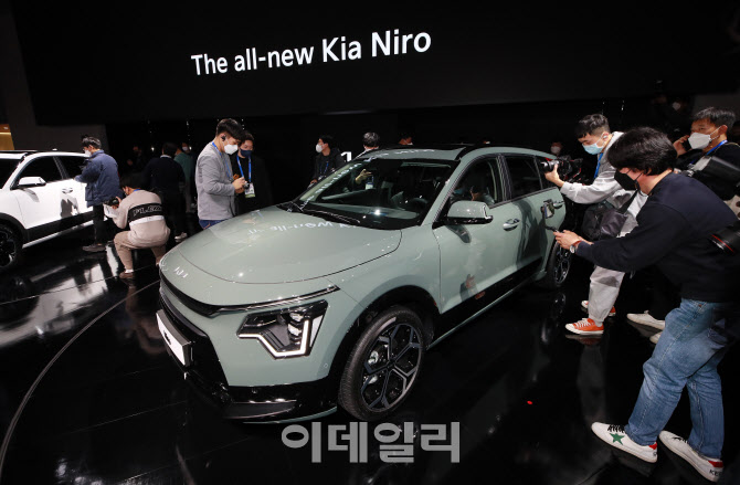[포토]관심집중 '디 올 뉴 기아 니로'