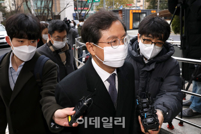 윤갑근, '룸살롱 검사' 지목 김진애 상대 손배소 패소