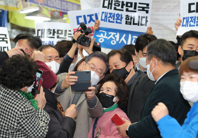 목포 찾은 이재명 "호남이 없으면 민주당도, 민주주의도 없다"