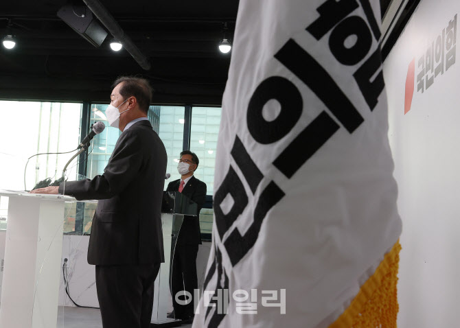 [포토]국민의힘 당사에서 발언하는 김병준 상임선대위원장