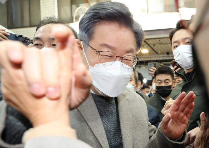 이재명 "국민의힘은 전두환 후예…권력 가져보려 발악"