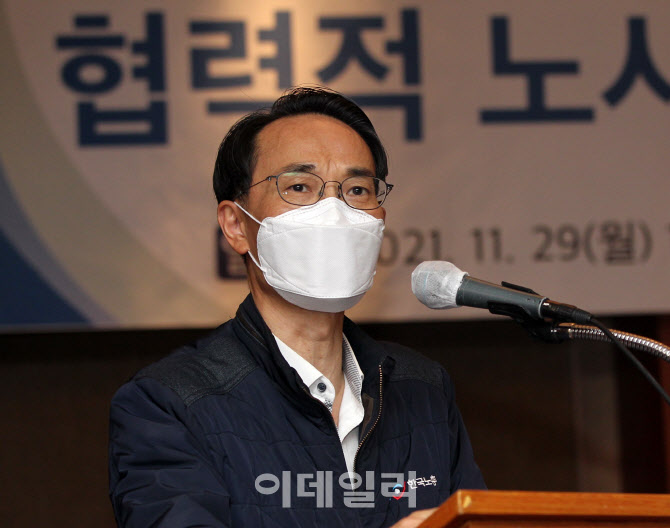 [포토] 노사관계 심포지엄 축사하는 허권 한국노총 부위원장