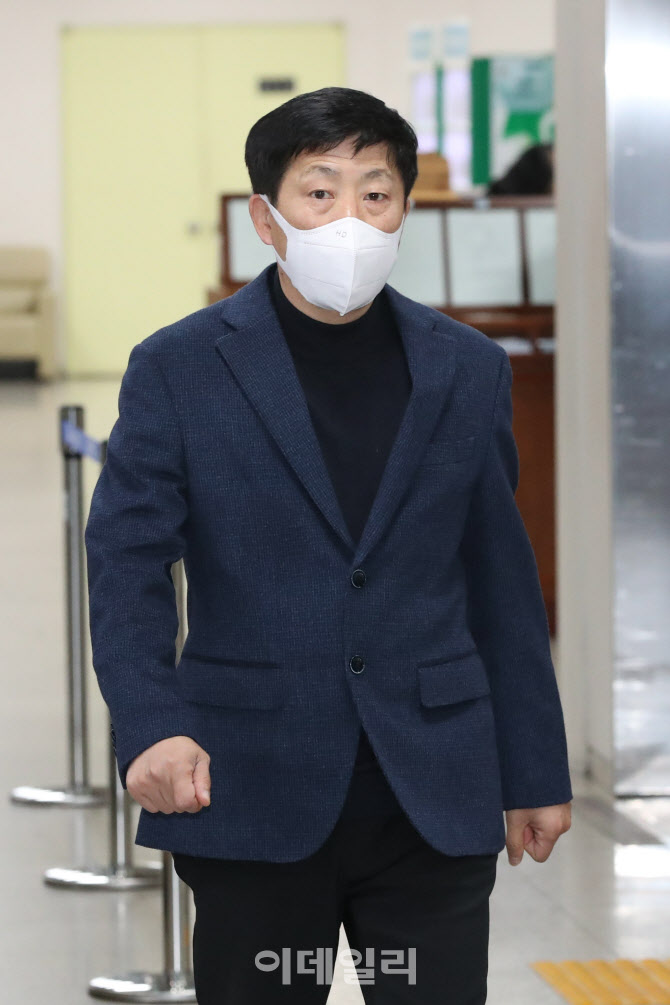 [포토]법정으로 향하는 박상학 자유북한운동연합 대표
