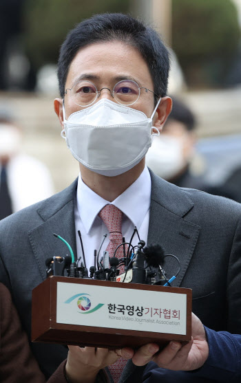 '고발사주 의혹' 손준성, 영장심사 출석…"판사님께 상세히 설명할 것"