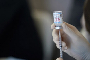 FDA, 오미크론 백신·치료제 신속 승인 방안 검토