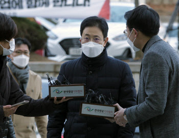 공수처-손준성 '출석' 두고 신경전…프로 vs 아마추어 승자는?