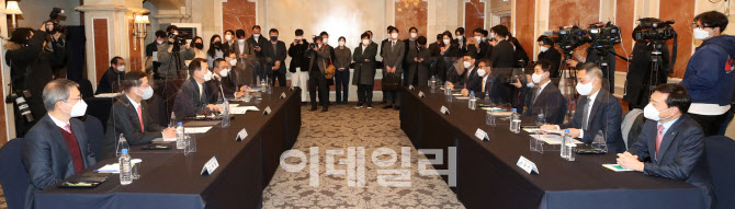 [포토]한자리에 모인 정은보 금감원장-여신전문금융업계 최고경영자들