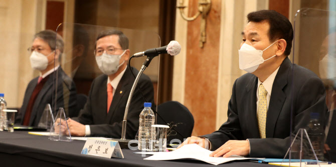 [포토]정은보 금융감독원장, "빅데이터·플랫폼 활용한 여전사 부수업무 폭넓게 허용"