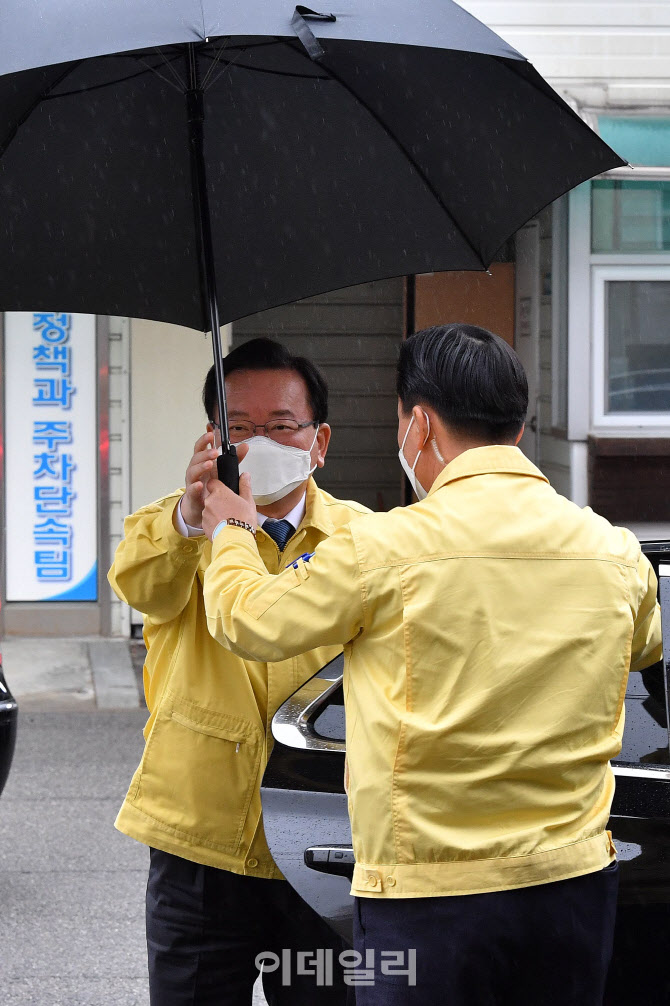 [포토] 미추홀구청 방문하는 김총리