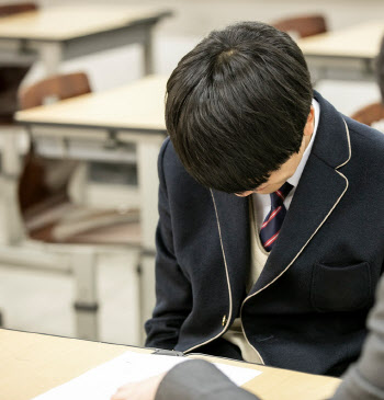 제자와 성관계한 담임 여교사 ‘징역 5년 구형’