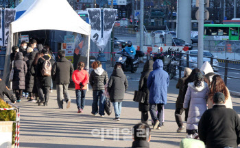 "의료체계 위기…멈춤 필요해"…감염학회 '강력한 거리두기' 제안