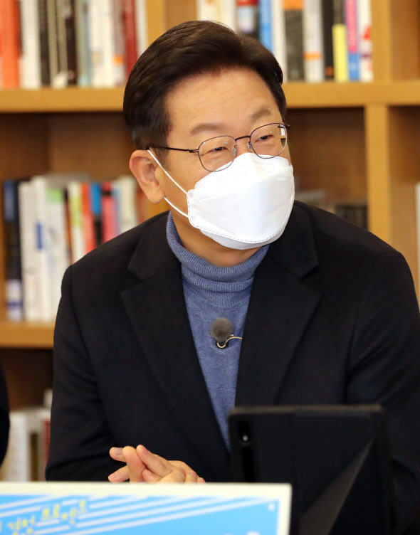 이재명 “국민은 지역화폐 좋아했지만…기재부 `효과 없다`” 선 그어