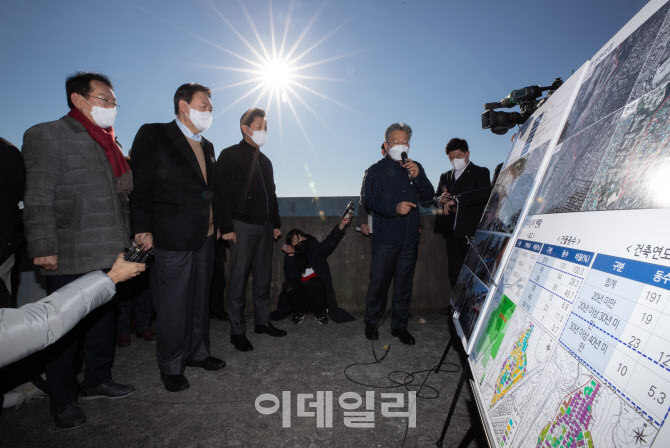 [포토]윤석열 국민의힘 대선 후보, 강북지역 주택 정비구역 현장방문