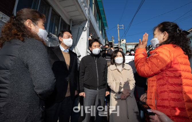 [포토]윤석열-오세훈, 강북 주택 정비구역 현장 방문