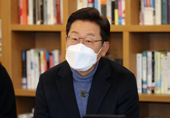 이재명 "반려동물 사고파는 '신종 펫샵' 근절할 것"