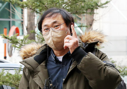 '홍남기 아들 서울대병원 특혜 입원 의혹'…경찰, 고발 단체 조사