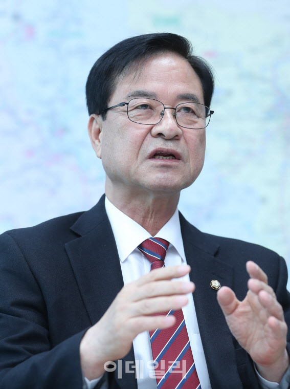 최춘식 "질병청 공무원, 자녀접종 개인신상 자료제출 거부"