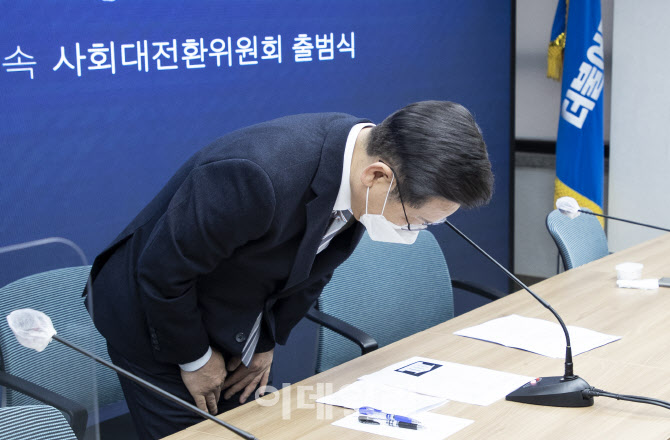 [포토]이재명, 아들 불법도박 인정…"부모로서 사과, 치료 받게 할 것"