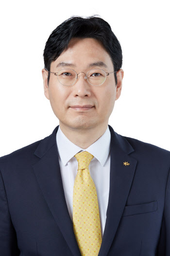 KB금융, 계열사 사장단 인사...이동철 KB카드 대표, 지주 부회장 승진