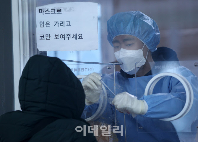 서울 이틀째 3000명대…중환자 병상 38개 남았다(종합)