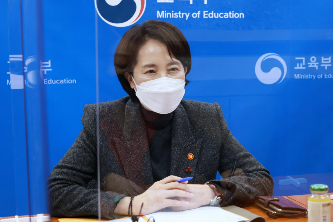 학부모 반발 ‘청소년 방역패스’ 결국 법정으로