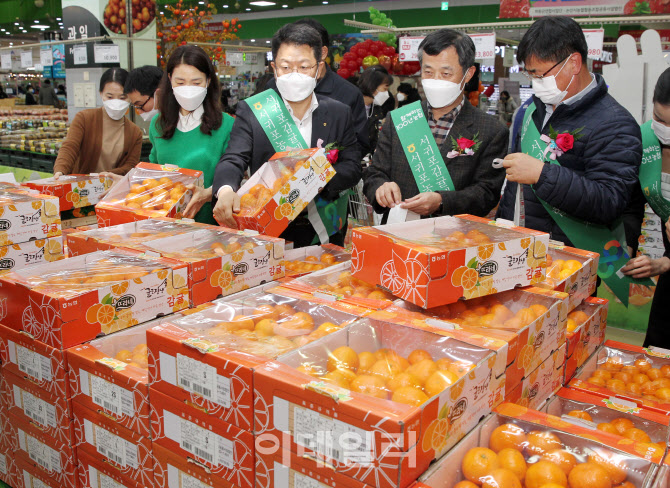 [포토] 서귀포농협, 감귤 직거래 판촉행사