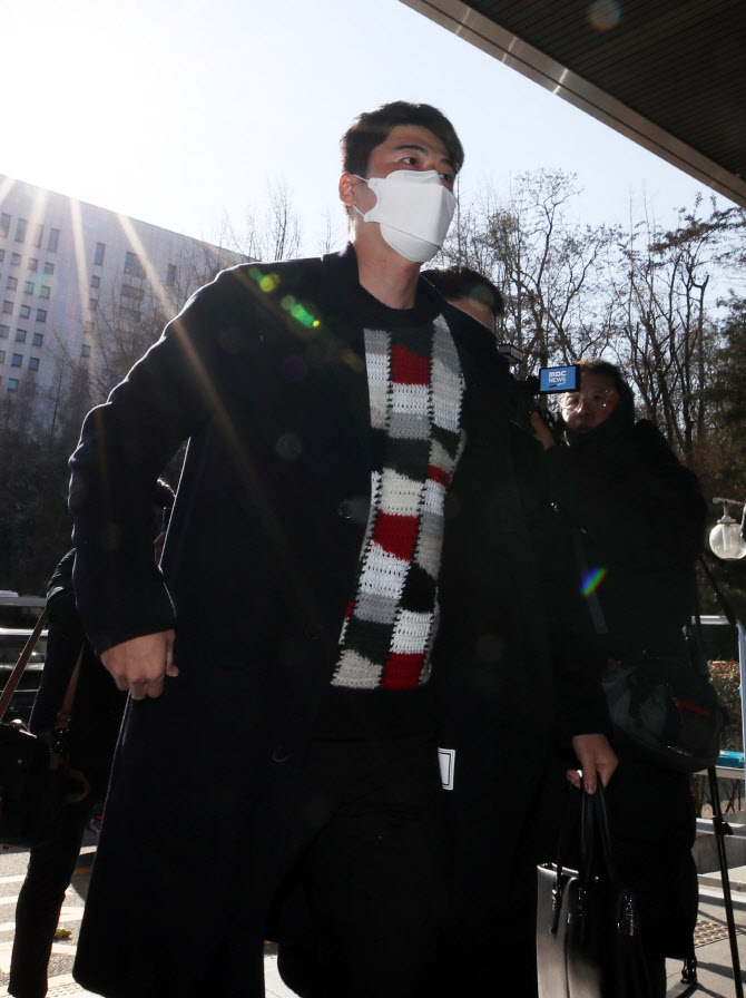 [포토] 기성용, 대질조사 위해 서초경찰서 출석