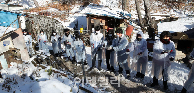 [포토]연탄나눔 봉사활동으로 온정 나눠요!