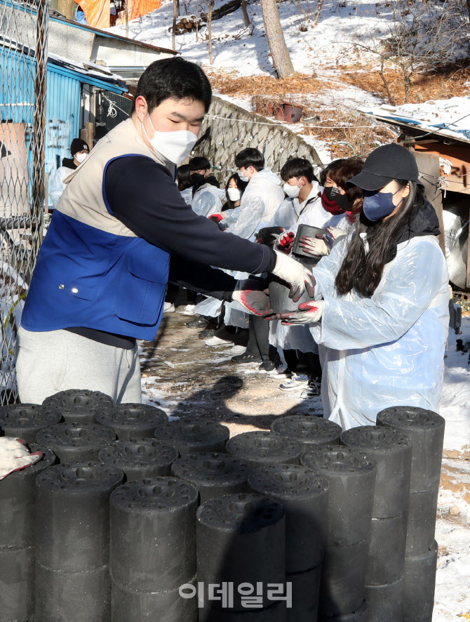 [포토]사랑의 연탄 봉사