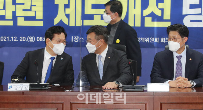 [포토]이야기 나누는 송영길-윤호중