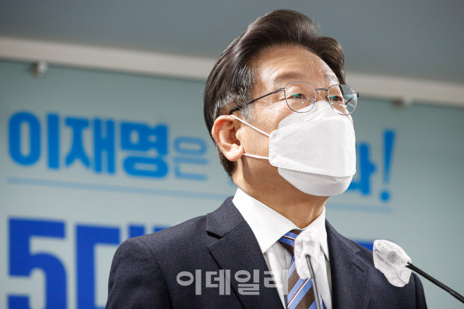 [포토]이재명 더불어민주당 후보, "2030년까지 달착륙"