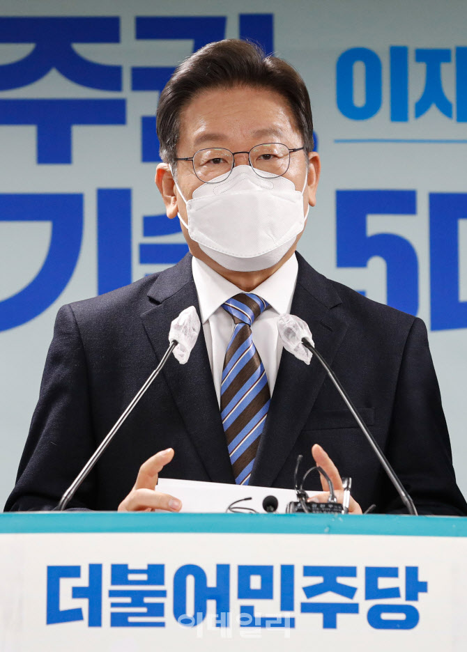 [포토]이재명 "가동중·건설중 원전은 사용하되 새로 안 짓겠다"