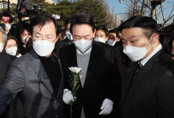 `초유의 내홍` 선대위 좌초 우려…시험대 오른 윤석열