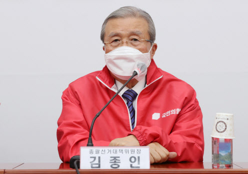 윤핵관에 경고 날린 김종인 "尹 가깝다고 생각한 사람들 오버했다"