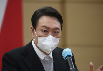윤석열 '구직 앱' 논란에 "여권 인사는 이해 못 하는 '미래 앱'"