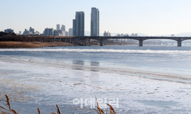 [포토]얼어버린 한강변