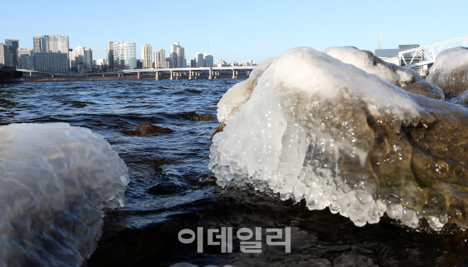 [포토]도심 얼린 한파