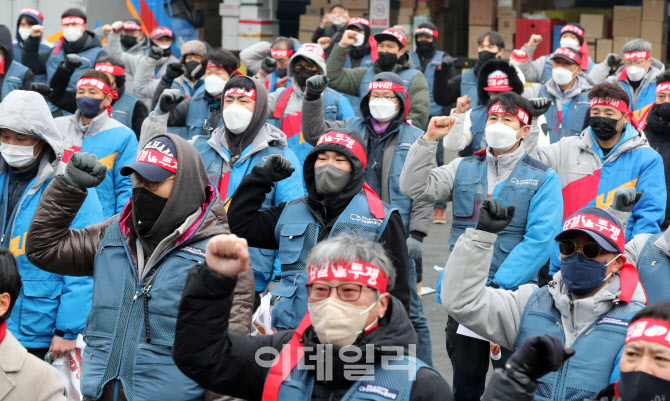 [포토]구호 외치는 CJ대한통운 택배기사들