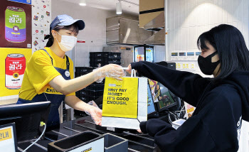 신세계푸드, "거리두기 강화로 '노브랜드 버거' 포장·배달 증가"